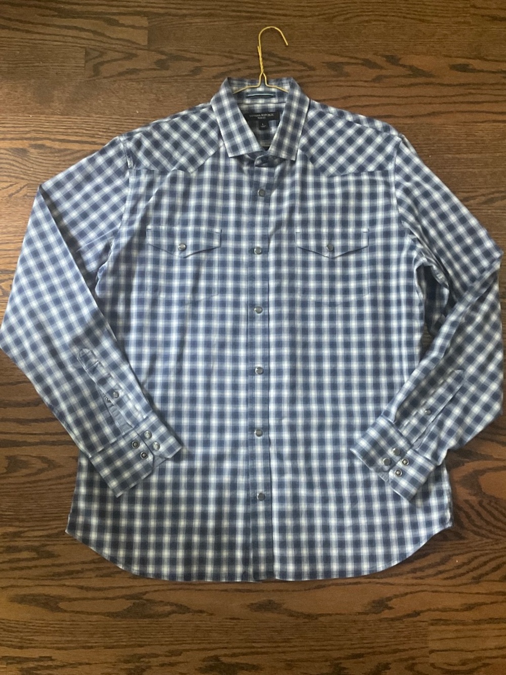 Banana Republic Men’s blue/white plaid long sleeved shirt, size L